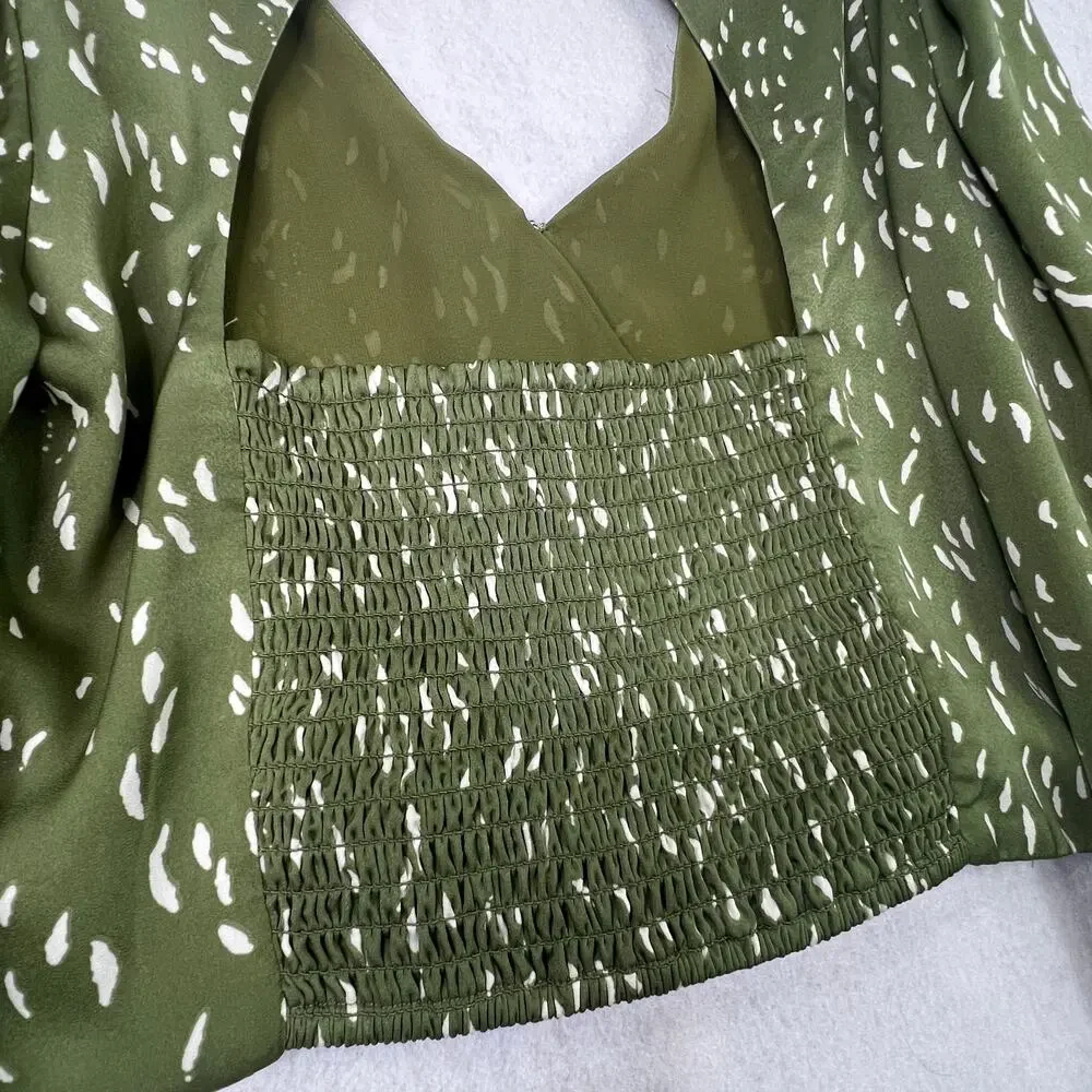 ASTR The Label Wrap Top Green XL Puff Sleeve V-Neck Cropped Satin Smocked Back‎